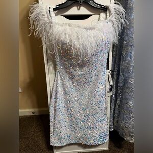 Elegant White Feathered Prom Dress